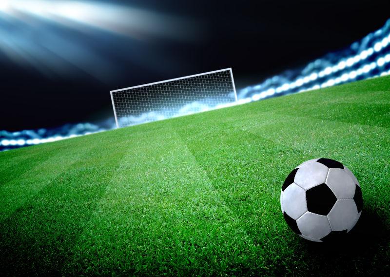 足协杯赛前举办垫场赛，张凌峰等四名成年球员对阵五十名小球员