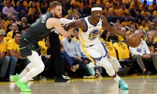 鲍威尔：高诗岩做出了非常好的表率作用 他能够把全队融在一起